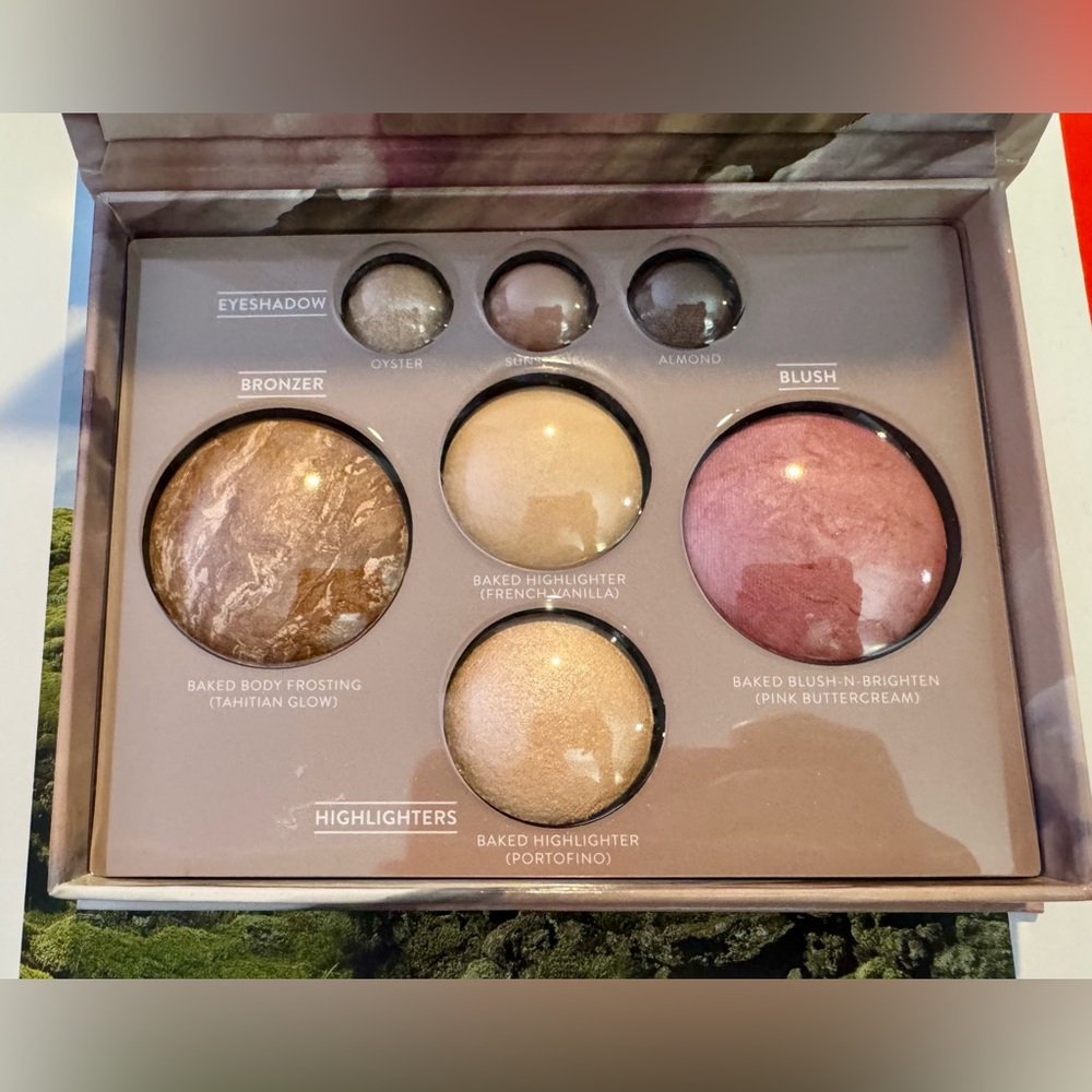 Laura Geller Best of Baked Full Face Palette. A convenient, all in one pallet. - Picture 4 of 6